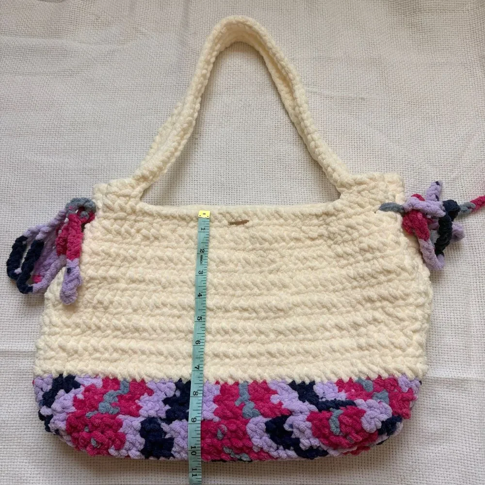 ๐ฆ Berry Cream Hand-Crochet Chenille Tote Bag ๐ - Picture 7 of 8